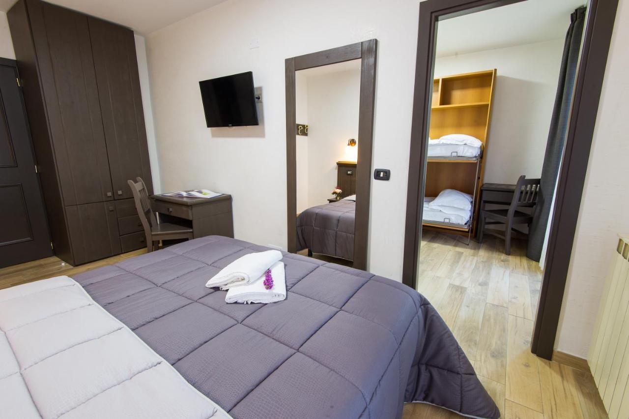 Hotel Iris เปสกัสเซโรลี ภายนอก รูปภาพ